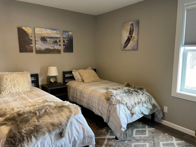 Bedroom 2, Alaska Lake + Lodge at Longmere, Kenai Peninsula