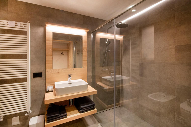 Bathroom 3, BORMIO N'JOY, Sondrio