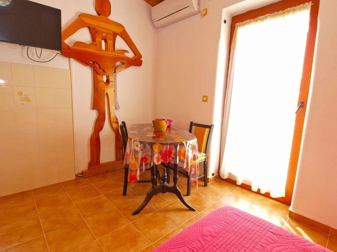 Others 5, Apartment 750, Medulin