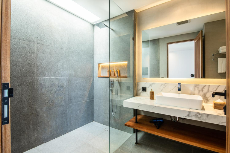 Bathroom 3, Coastal Haven 5BR New Villa, 200m Canggu Beach, Badung