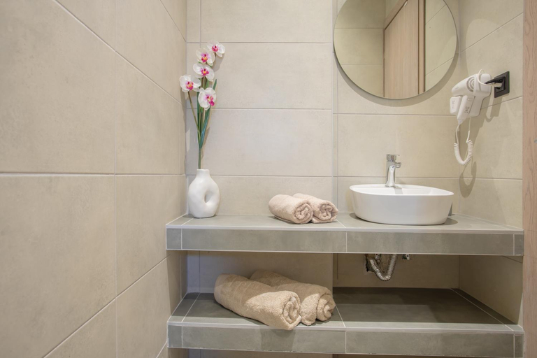 Bathroom 5, Studios 21, Ionian Islands