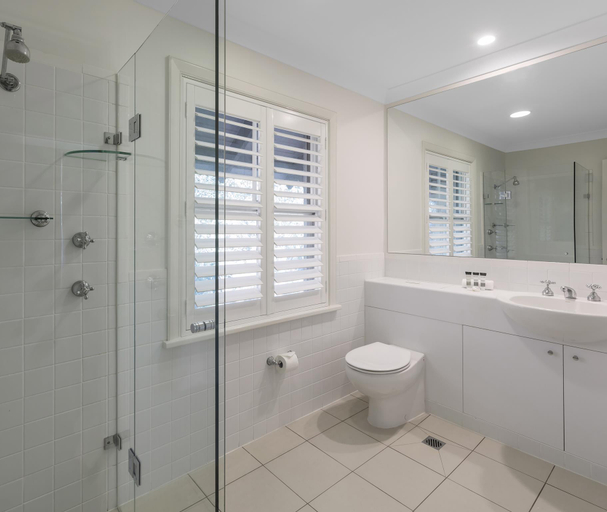 Bathroom 16