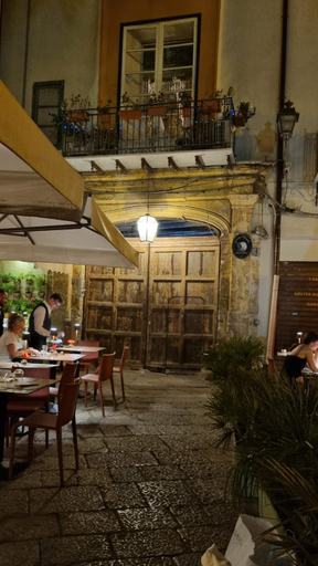 Food & Drinks, 2 Sicilie Rooms and Suite in Centro, Palermo