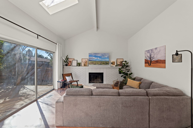 Others 4, Delightful 4BR Home Nr Downtown Reno w Fireplace, Washoe
