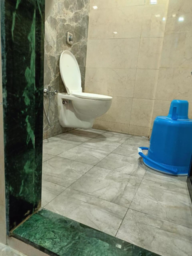 Bathroom 2, Kohinoor Dormitory, Mumbai Suburban
