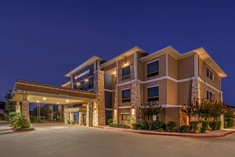 Exterior & Views 2, Best Western Plus Lytle Inn & Suites, Atascosa