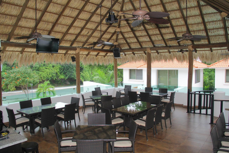 Food & Drinks, Villas Maria Isabel, Dist. Pochutla