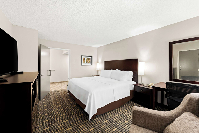 Bedroom 3, Best Western State Fair Inn, Pettis