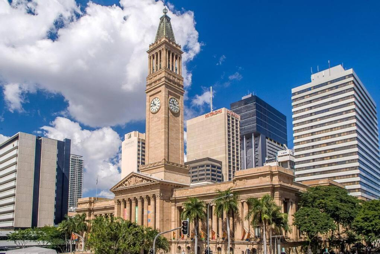 South Bank Central 1 bedroom apartment with Parking, South Brisbane
