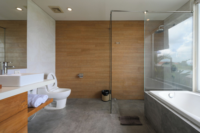 Bathroom 10