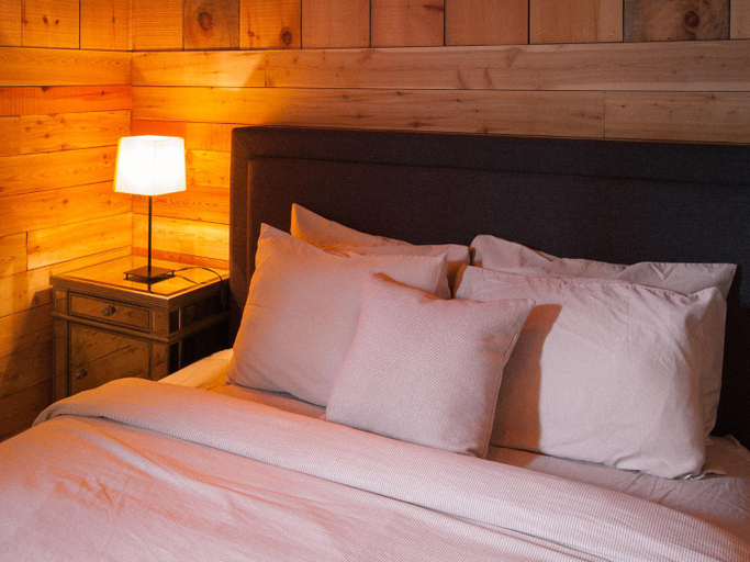 Bedroom 2, Chalet 8, Les Laurentides