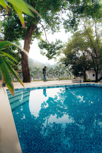 4, La Cascade, Ernakulam