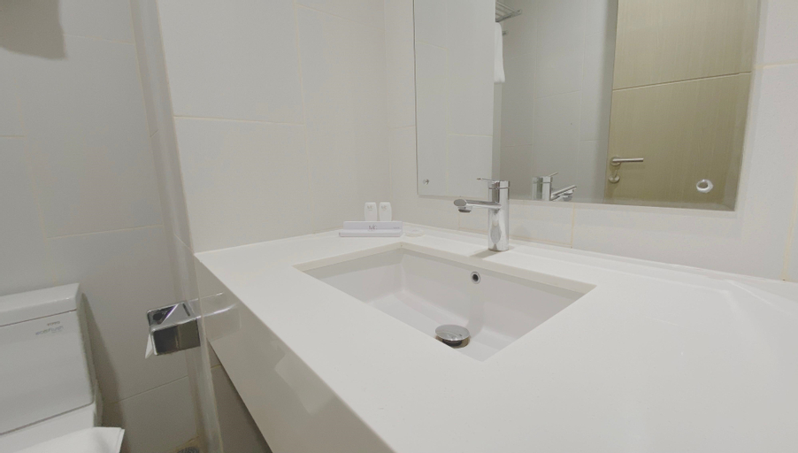 Bathroom 8