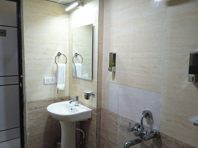 Bathroom 5, Ishwerya Suites, Bangalore