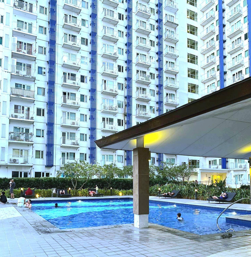 GRASS RESIDENCES MALLS POOLS & GARDENS SM North QC MLA, Quezon City