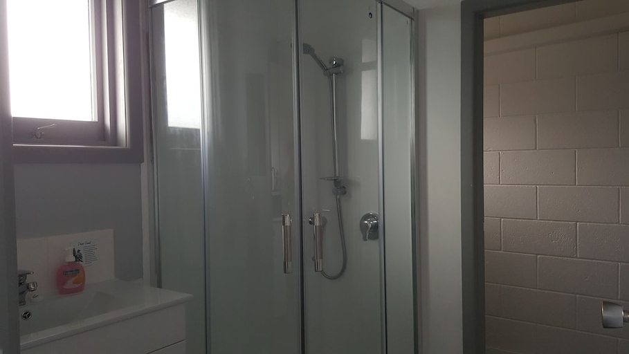 Bathroom 3, Kaikoura Motor Inn, Kaikoura