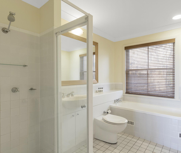 Bathroom 26