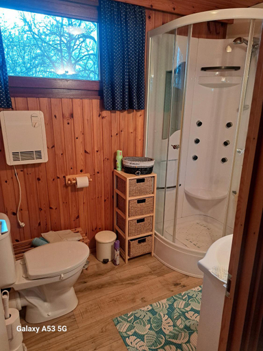 Shower, L'Ard'Heure D'Avance "chalet familial", Namur