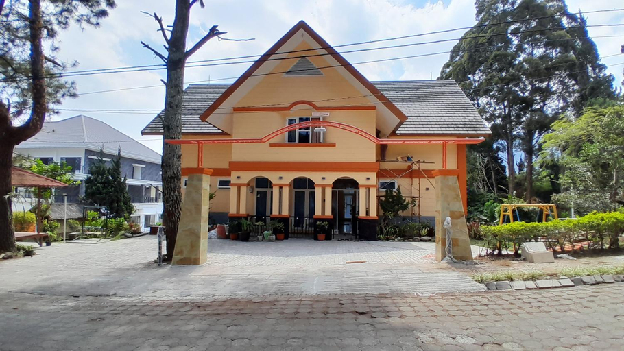 Exterior 4