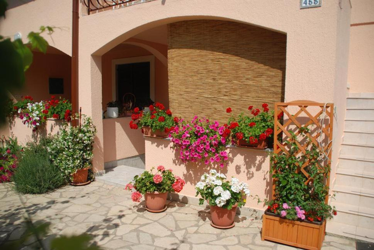 Others 4, Apartment 1236, Ližnjan