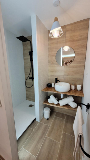 Bathroom 3, Escale dans un Cocon Spa Privatif & Design, petit dejeuner compris, Nord