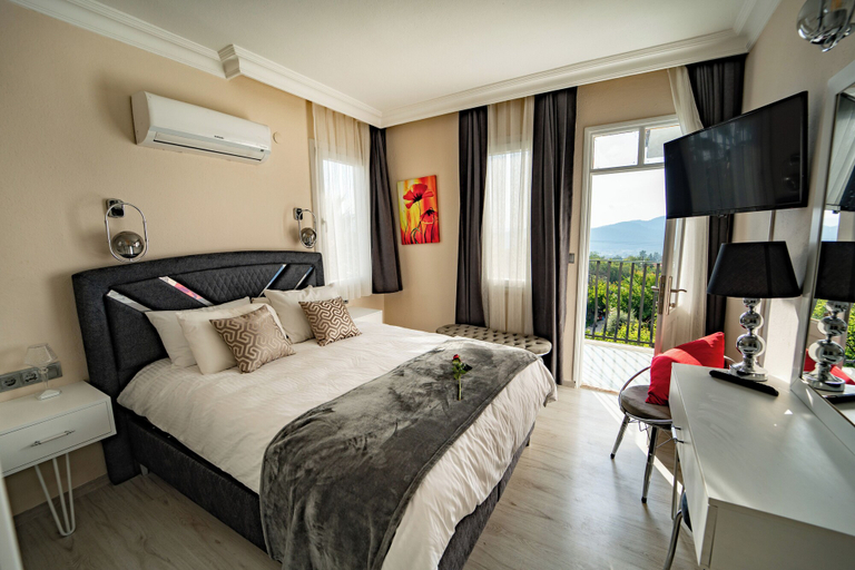 Bedroom 2, Carrington Suites Hotel, Fethiye