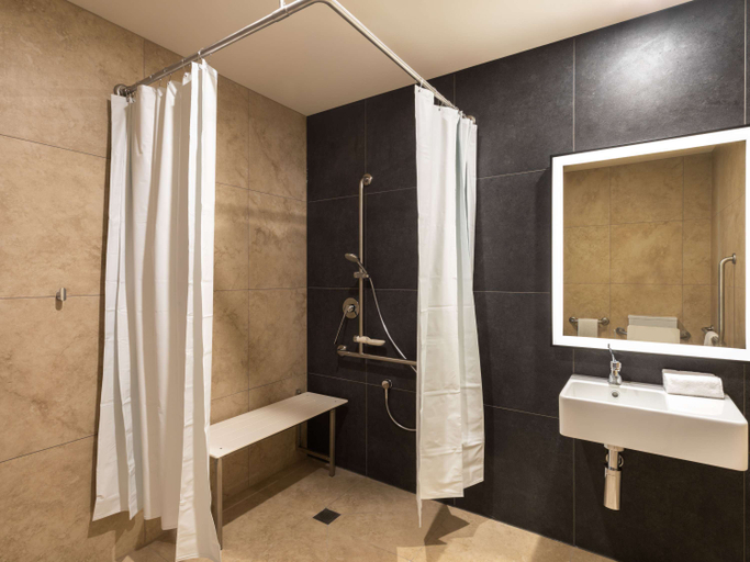 Bathroom 3, Novotel Devonport, Devonport