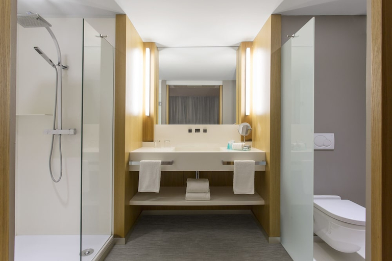 Bathroom 3, Chateau Royal Beach Resort and Spa, Nouméa