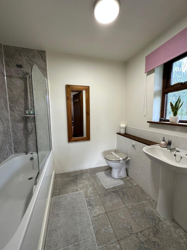 Bathroom 3, Barnfields Retreat, Essex
