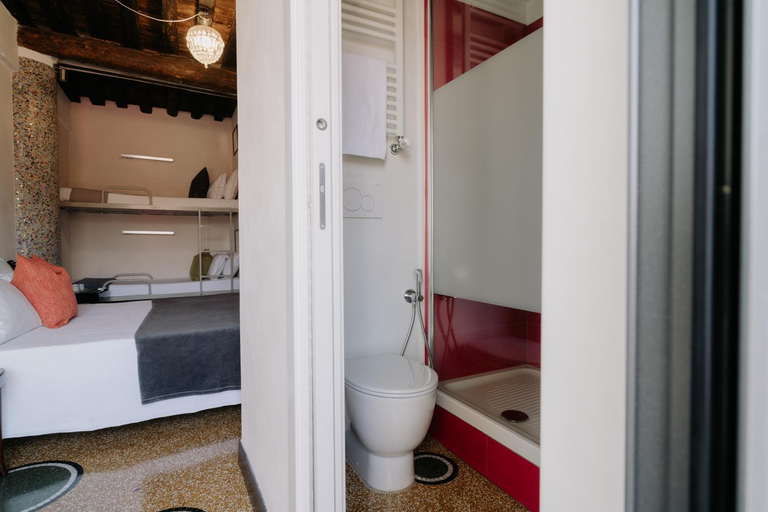Bathroom 2, Le stanze del Piccadilly, Genova