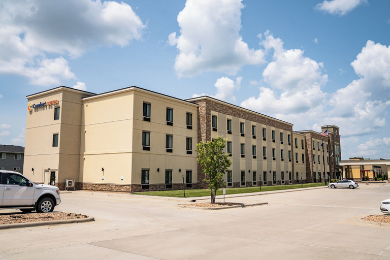 Exterior & Views 2, Comfort Suites University, Brookings