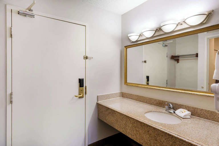 Bathroom 4, Baymont by Wyndham Meridian, Lauderdale