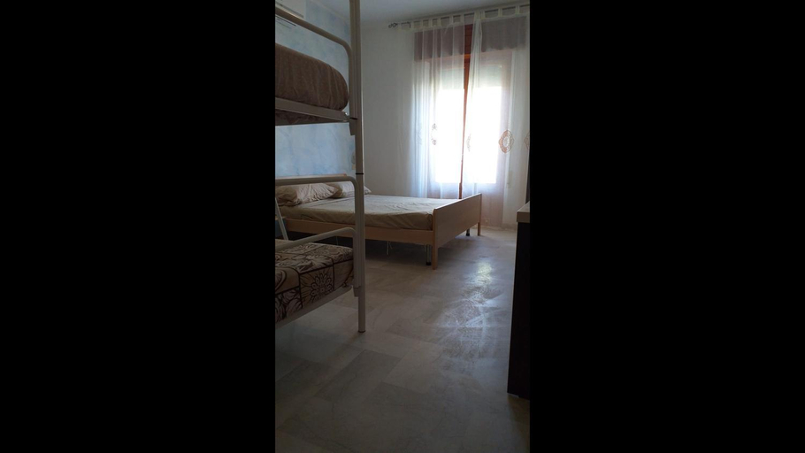 Bedroom 2, Quadruple room for a totally relaxing holiday, Teramo