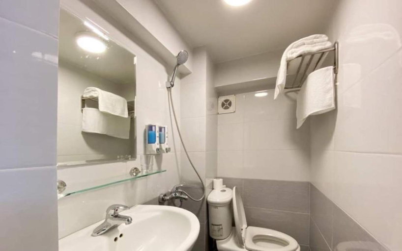 Bathroom 4, Bich Ngoc Hotel Ha Noi - Only Accept Vietnamese Customers, Ba Đình