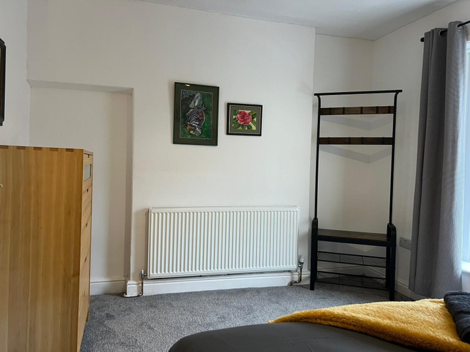 Interior 2, Free Parking/wifi, 3 Beds Sleep 6 Near Uni & Town!, Lancashire