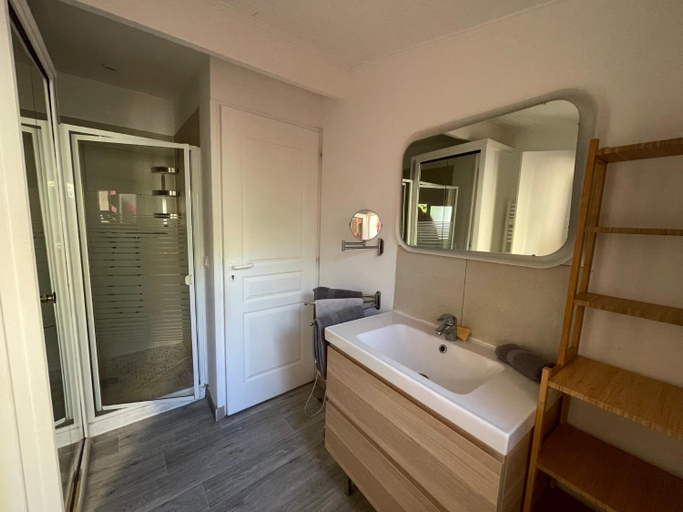 Bathroom 4, Les deux mas, Var