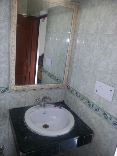 Bathroom 4, Hotel Sunshine, Delhi