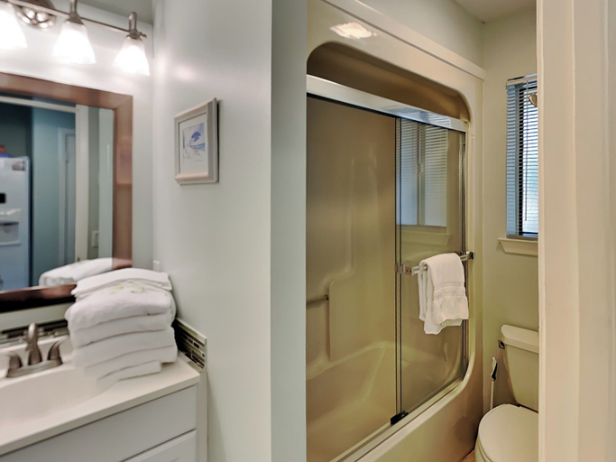Bathroom, Sunset Harbor #2-204 by Southern Vacation Rentals, Escambia
