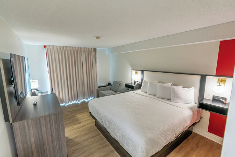 Bedroom 2, Ramada by Wyndham Kingston, Frontenac