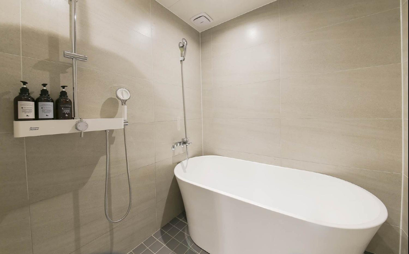 Bathroom 5, The Van Hotel, Gimhae