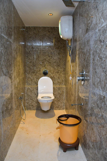Bathroom 3, Hotel Green Park, Gandhinagar
