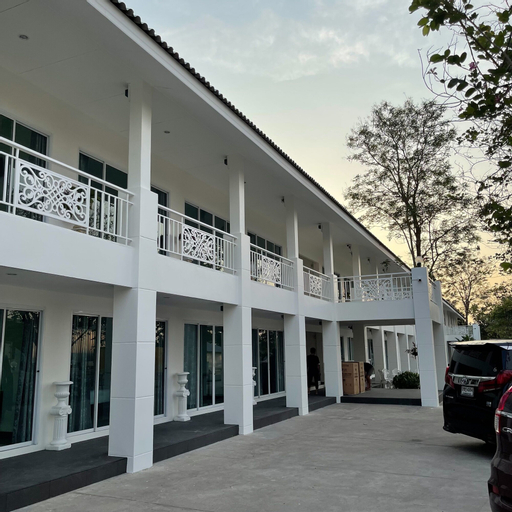 Ivory House Sriracha, Si Racha