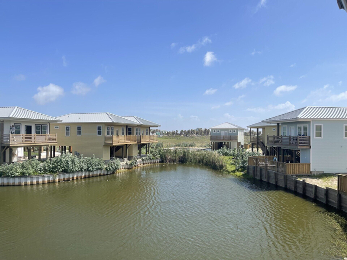 Exterior & Views 2, Fun and Sun at 21, Nueces