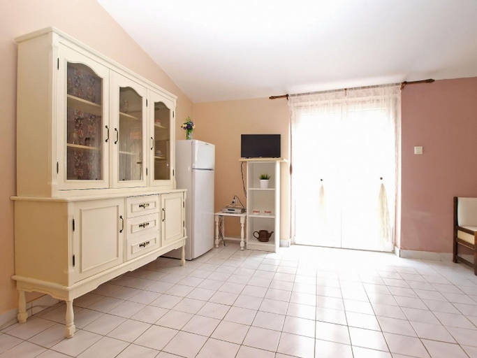 Others 5, Apartment 1236, Ližnjan