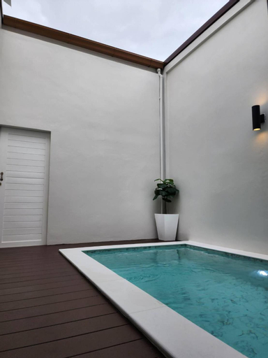 Swimming Pool 2