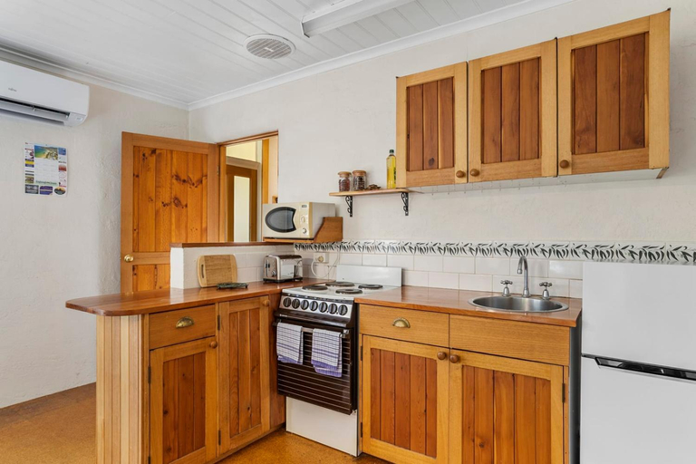 Kitchen 2, The Clocktower - Serene Stay at Herons Rise Vineyard, Kingborough
