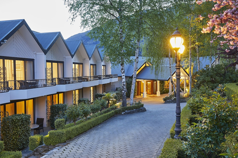 Exterior & Views