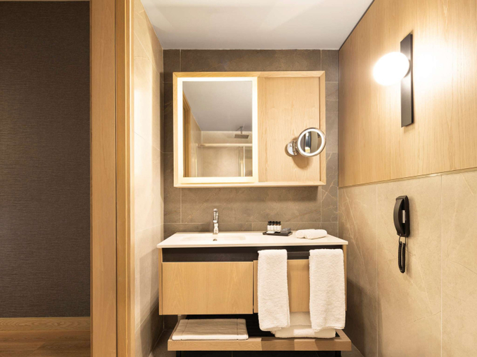 Bathroom 5, Mövenpick Living Istanbul Camlivadi, Kağıthane