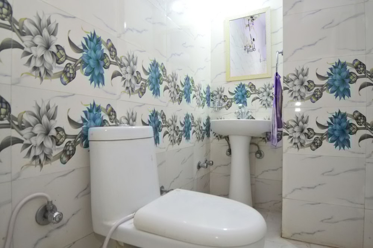 Bathroom 2, Hotel Jai Maa Palace, Jaipur