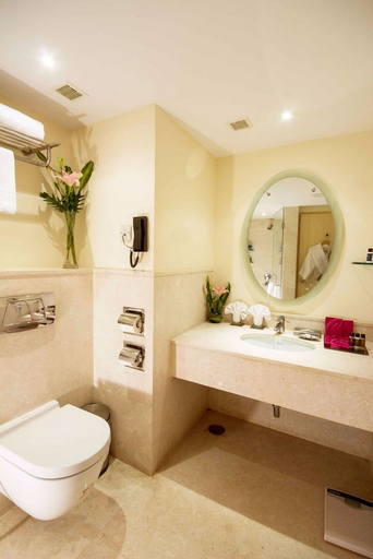 Bathroom 5, The Chancery Pavillion Hotel, Bangalore